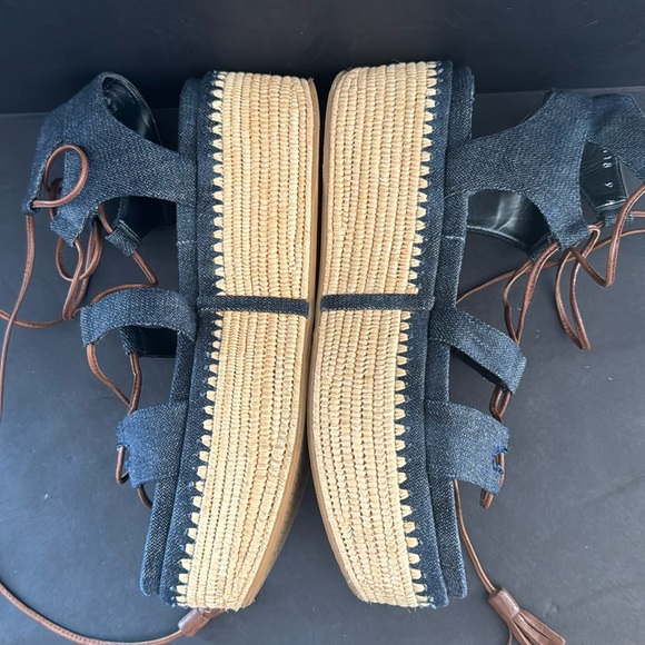 Stuart Weitzman Romanesque Lace-Up Platform Sandal 9 - Picture 3 of 16